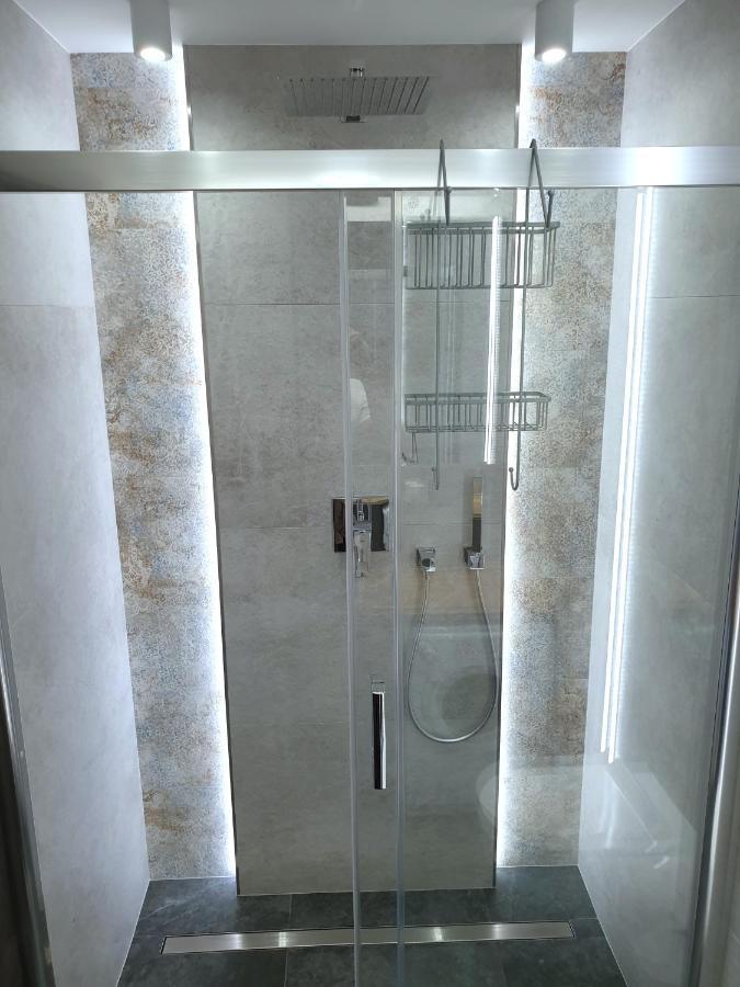 Apartment ,private Apartment, Aircondition, Garage, Hd Tv Pl & De, Wifi, Fully Equipped, Near *
