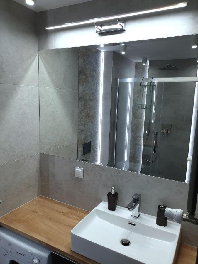 ,private Apartment, Aircondition, Garage, Hd Tv Pl & De, Wifi, Fully Equipped, Near Apartment *