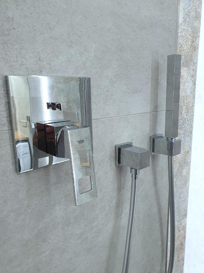 Apartment ,private Apartment, Aircondition, Garage, Hd Tv Pl & De, Wifi, Fully Equipped, Near *