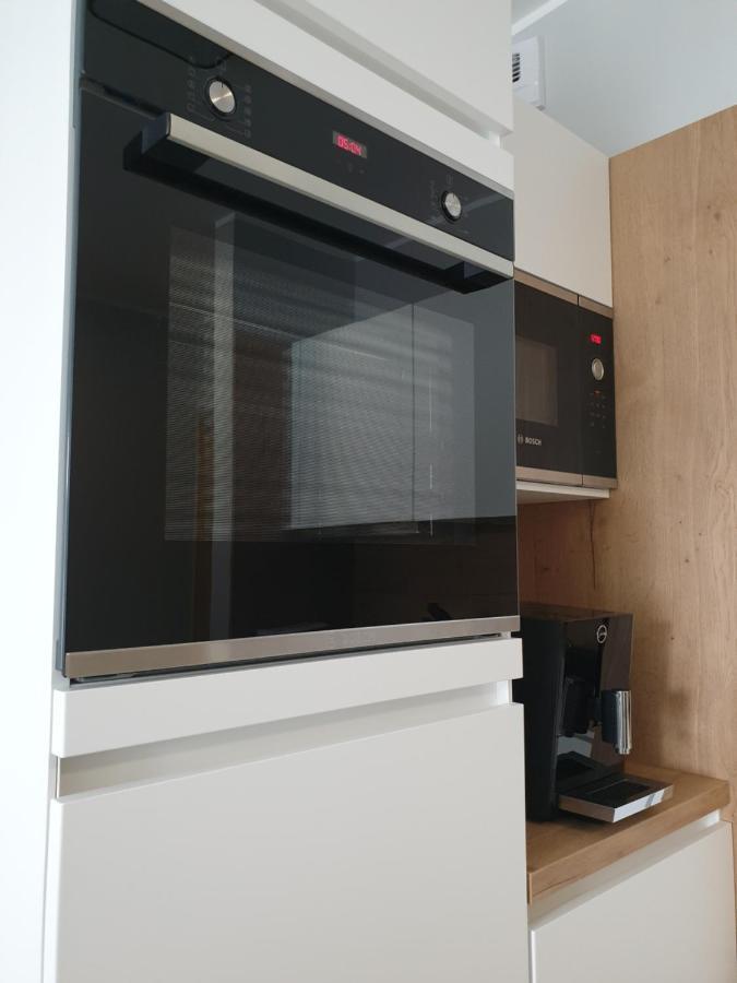 ,private Apartment, Aircondition, Garage, Hd Tv Pl & De, Wifi, Fully Equipped, Near Apartment *